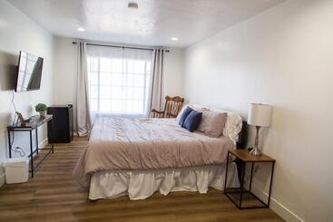 مبيت وإفطار Happy Trails Bnb