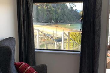 تختخواب و صبحانه Kaiteriteri Retreat