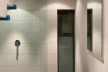 پانسیون Guest House At 118 By Pwm Architects
