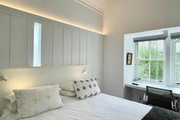 پانسیون Guest House At 118 By Pwm Architects