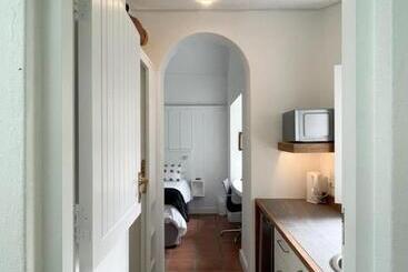پانسیون Guest House At 118 By Pwm Architects