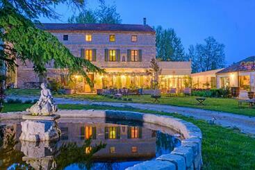 تختخواب و صبحانه Bastide De Bellegarde