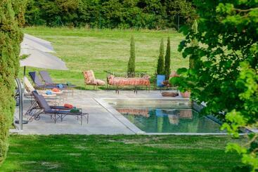 تختخواب و صبحانه Bastide De Bellegarde