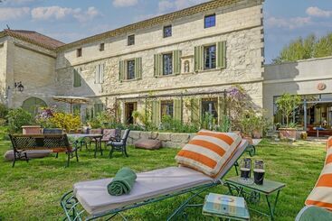 تختخواب و صبحانه Bastide De Bellegarde