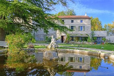 تختخواب و صبحانه Bastide De Bellegarde