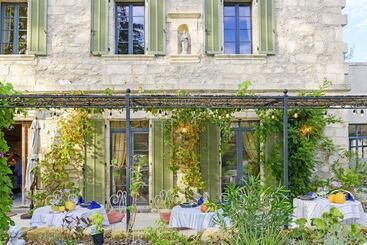 تختخواب و صبحانه Bastide De Bellegarde