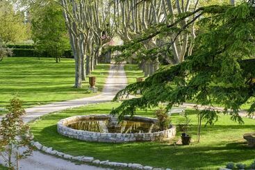 تختخواب و صبحانه Bastide De Bellegarde