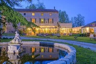 تختخواب و صبحانه Bastide De Bellegarde