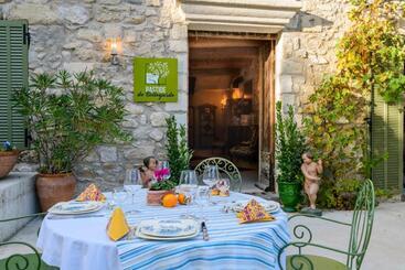 تختخواب و صبحانه Bastide De Bellegarde