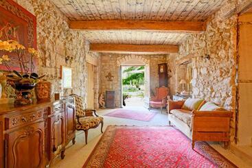 تختخواب و صبحانه Bastide De Bellegarde