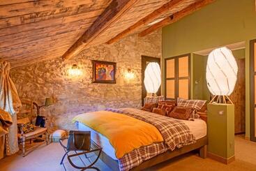 تختخواب و صبحانه Bastide De Bellegarde