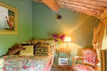 تختخواب و صبحانه Bastide De Bellegarde