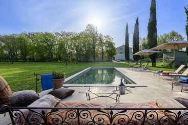 تختخواب و صبحانه Bastide De Bellegarde