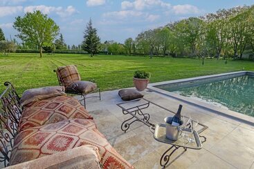 تختخواب و صبحانه Bastide De Bellegarde