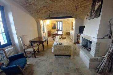 تختخواب و صبحانه La Casa Dalle Finestre Blu