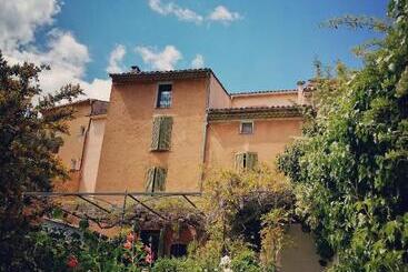تختخواب و صبحانه La Maison Hilarion
