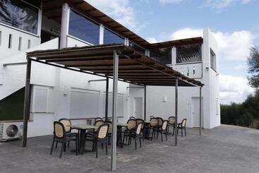 هتل Hostal Restaurante Benalup Golf