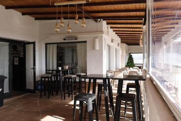 هتل Hostal Restaurante Benalup Golf