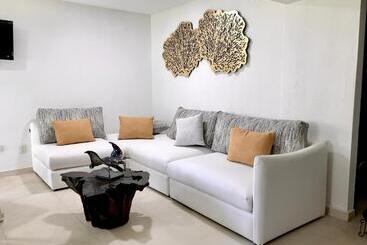 Marina Suites By Andiani Travel