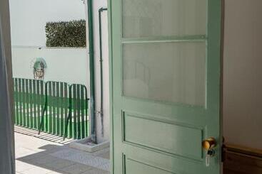 تختخواب و صبحانه Genius Loci Guesthouse
