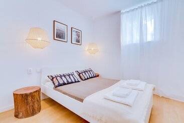 تختخواب و صبحانه Groundfloor