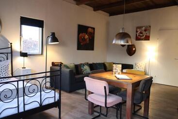 민박 Luxe Bloemenzicht 4 Personen, Bnb, 10 Minuten Van Zee