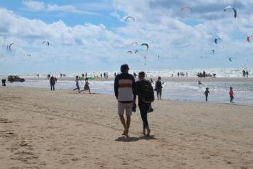 تختخواب و صبحانه Sea More