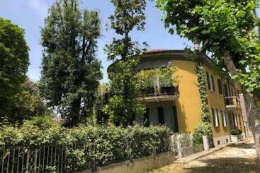 تختخواب و صبحانه Villa Mase