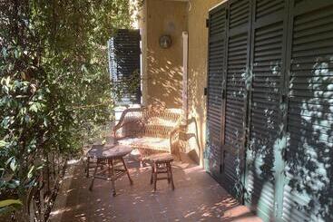 تختخواب و صبحانه Villa Mase