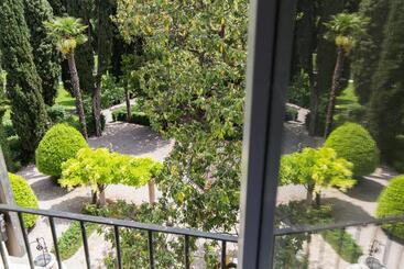 تختخواب و صبحانه Villa Saccomani