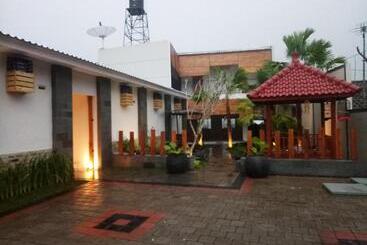 هتل Fredelia Homestay