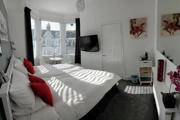 پانسیون Edelweiss Guest House