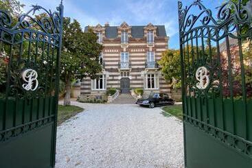 پانسیون Maison Blanche Chartres   Maison D Hôtes 5 étoiles