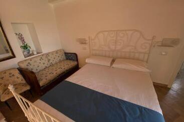 پانسیون Red House Accomodation Potenza Picena