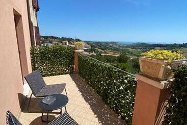پانسیون Red House Accomodation Potenza Picena