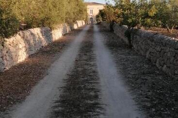 هتل Agriturismo Baglio Calanchi