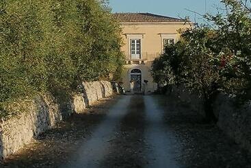 هتل Agriturismo Baglio Calanchi
