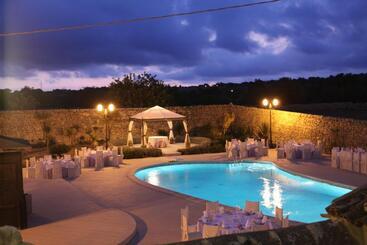 هتل Agriturismo Baglio Calanchi