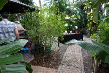هتل Manatee Palms