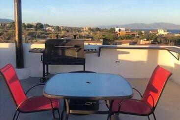 پانسیون Casa Arrecife Tortuga 3, Beach Is Steps Away! Fast Internet, Private Cozy Room!