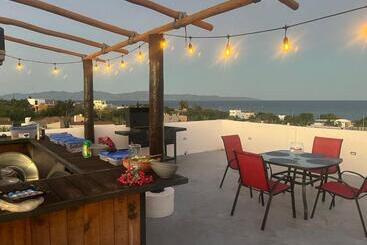 پانسیون Casa Arrecife Tortuga 3, Beach Is Steps Away! Fast Internet, Private Cozy Room!