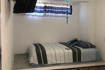 پانسیون Casa Arrecife Tortuga 3, Beach Is Steps Away! Fast Internet, Private Cozy Room!