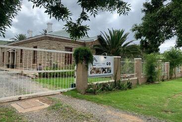 پانسیون Conti Inn Guesthouse