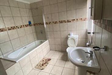 پانسیون Conti Inn Guesthouse