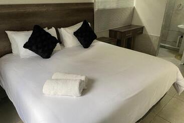 پانسیون Conti Inn Guesthouse