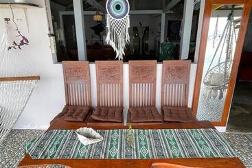پانسیون Loyal Friend Hostel Karimunjawa