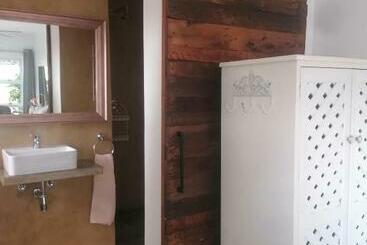 پانسیون The Oak Treehouse Bnb Queenstown