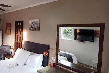 پانسیون The Oak Treehouse Bnb Queenstown