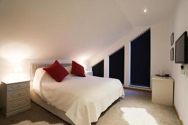 تختخواب و صبحانه Crackin View Guest House