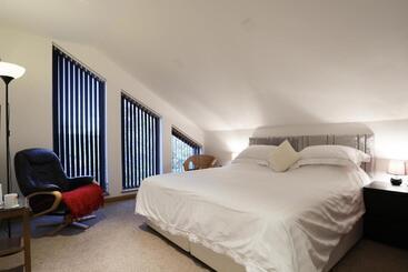 تختخواب و صبحانه Crackin View Guest House